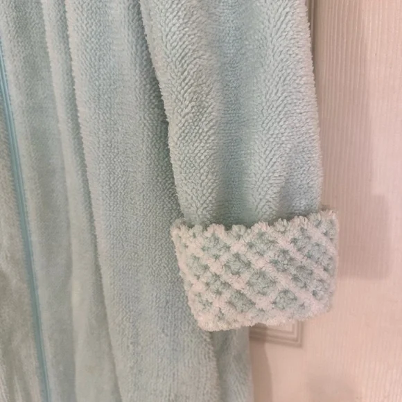Women’s Full Zipper Sleepwear Size Medium Light Blue Winter/ Summer Robe - Picture 5 of 6